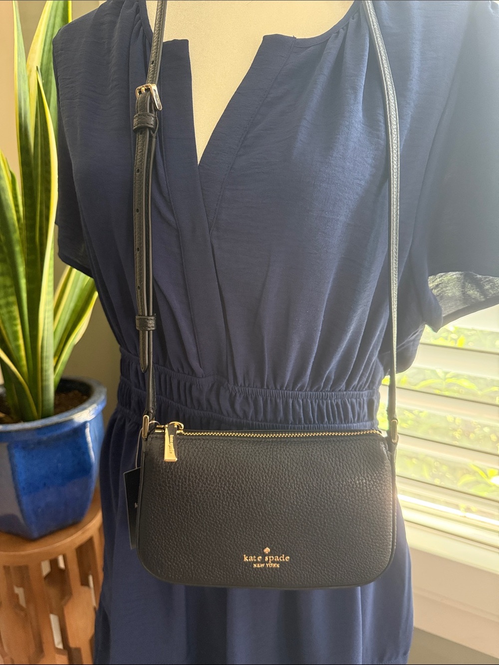 Kate Spade “On Purpose” small black pebbled crossbody - NWT 🖤
